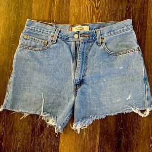 Levi’s relaxed 550 distressed denim shorts